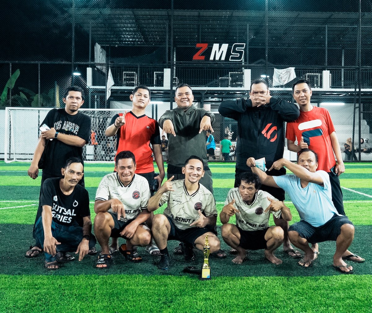 FOURFEO Mini Soccer Pertemukan Empat Generasi Alumni SMUNJU Pontianak, Angkatan 2002 Juara